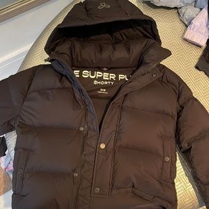 Super Puff shorty by Aritizia